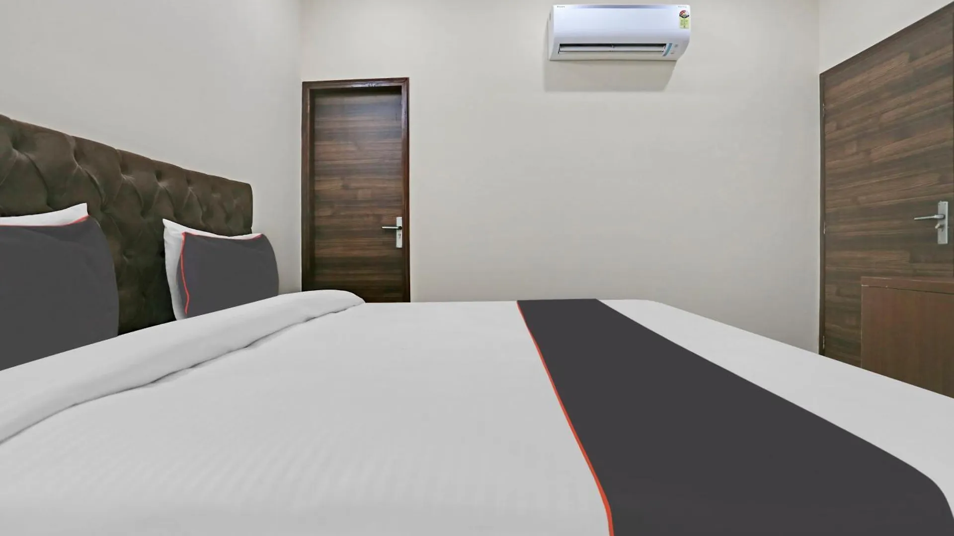 Hotel O Mannat Bhera Enclave Delhi  4*, Delhi (National Capital Territory of India)