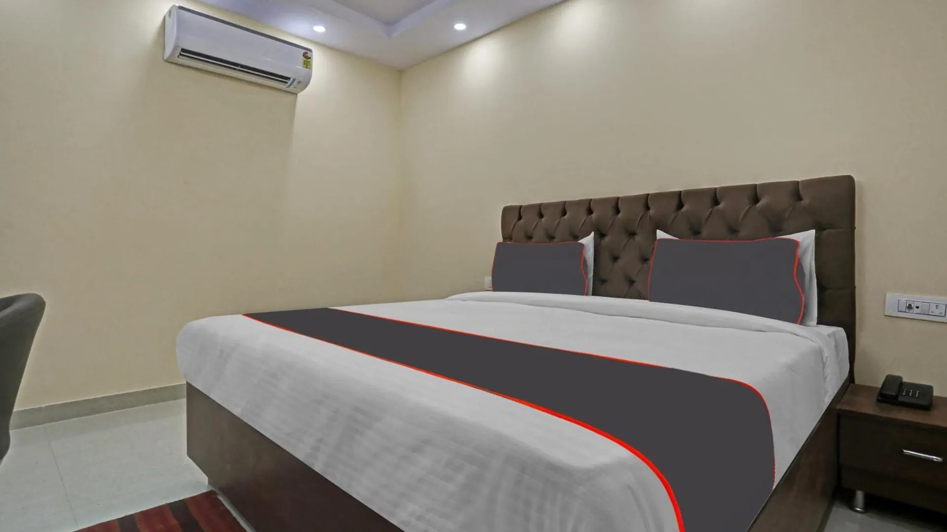 Hotel O Mannat Bhera Enclave Delhi