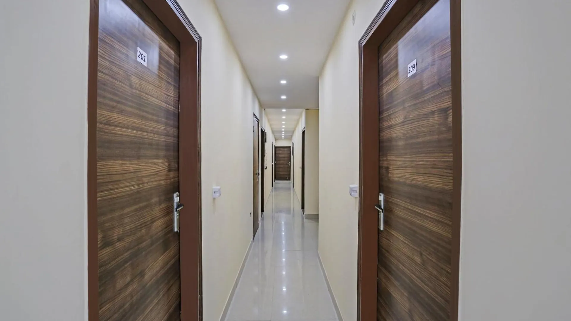 Hotel O Mannat Bhera Enclave Delhi